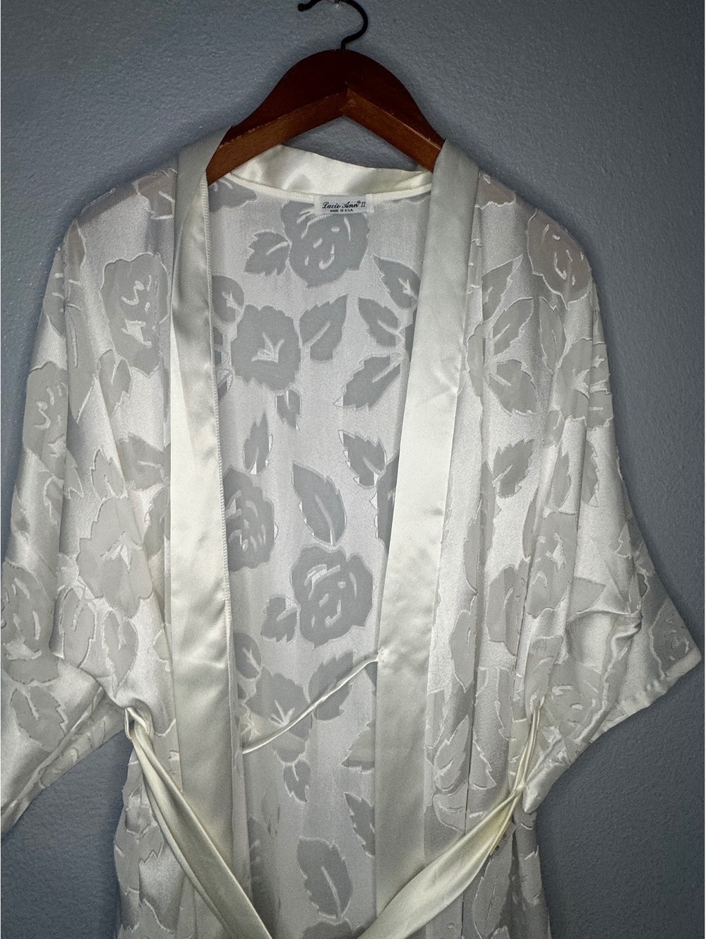 Vintage Lucie Ann Robe Medium Ivory Floral Jacquard Satin Trim Made In USA NWT - Picture 3 of 8
